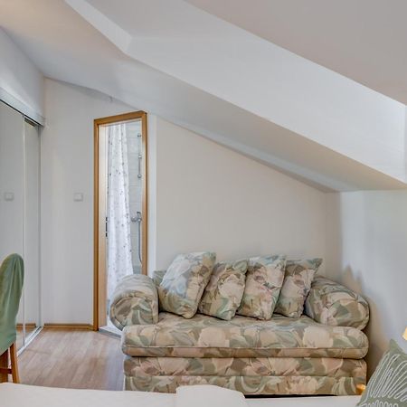 Pink Inn Podstrana Ngoại thất bức ảnh