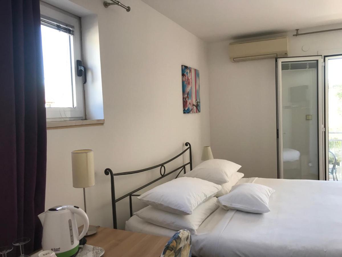 Pink Inn Podstrana Ngoại thất bức ảnh