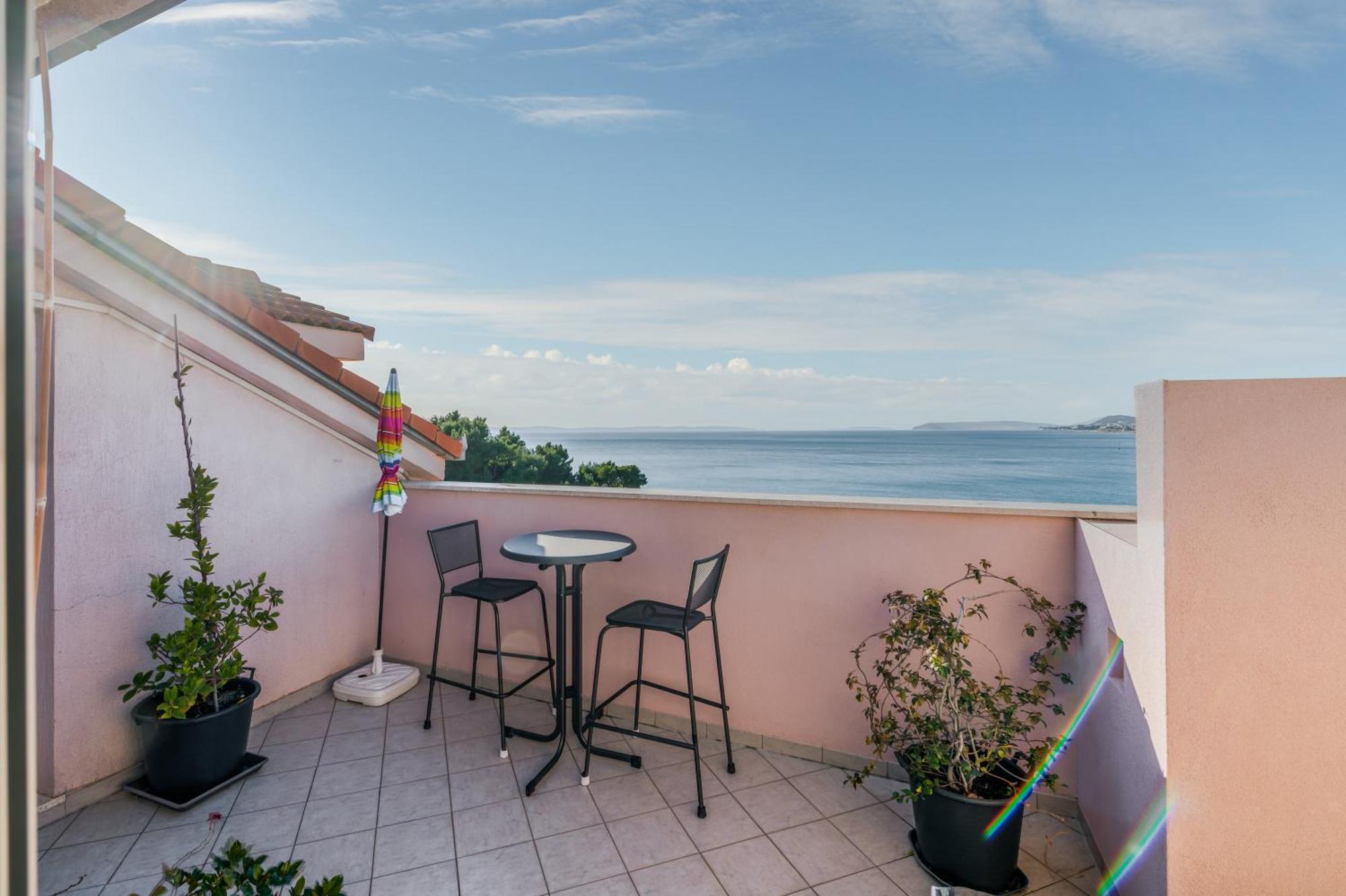 Pink Inn Podstrana Ngoại thất bức ảnh