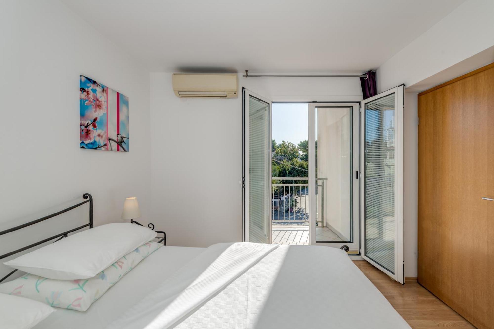 Pink Inn Podstrana Ngoại thất bức ảnh