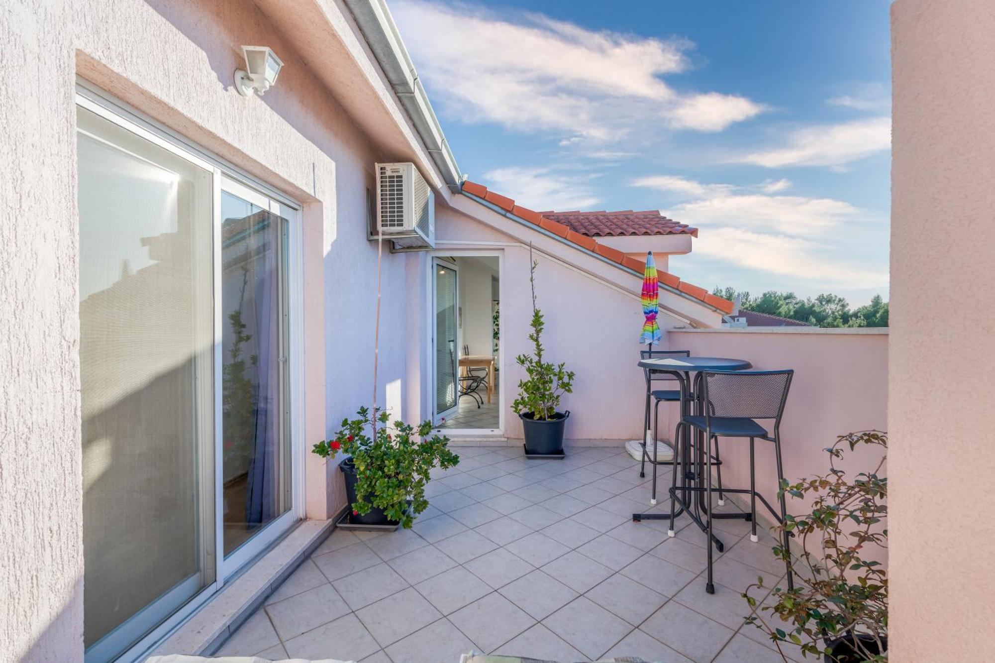 Pink Inn Podstrana Ngoại thất bức ảnh