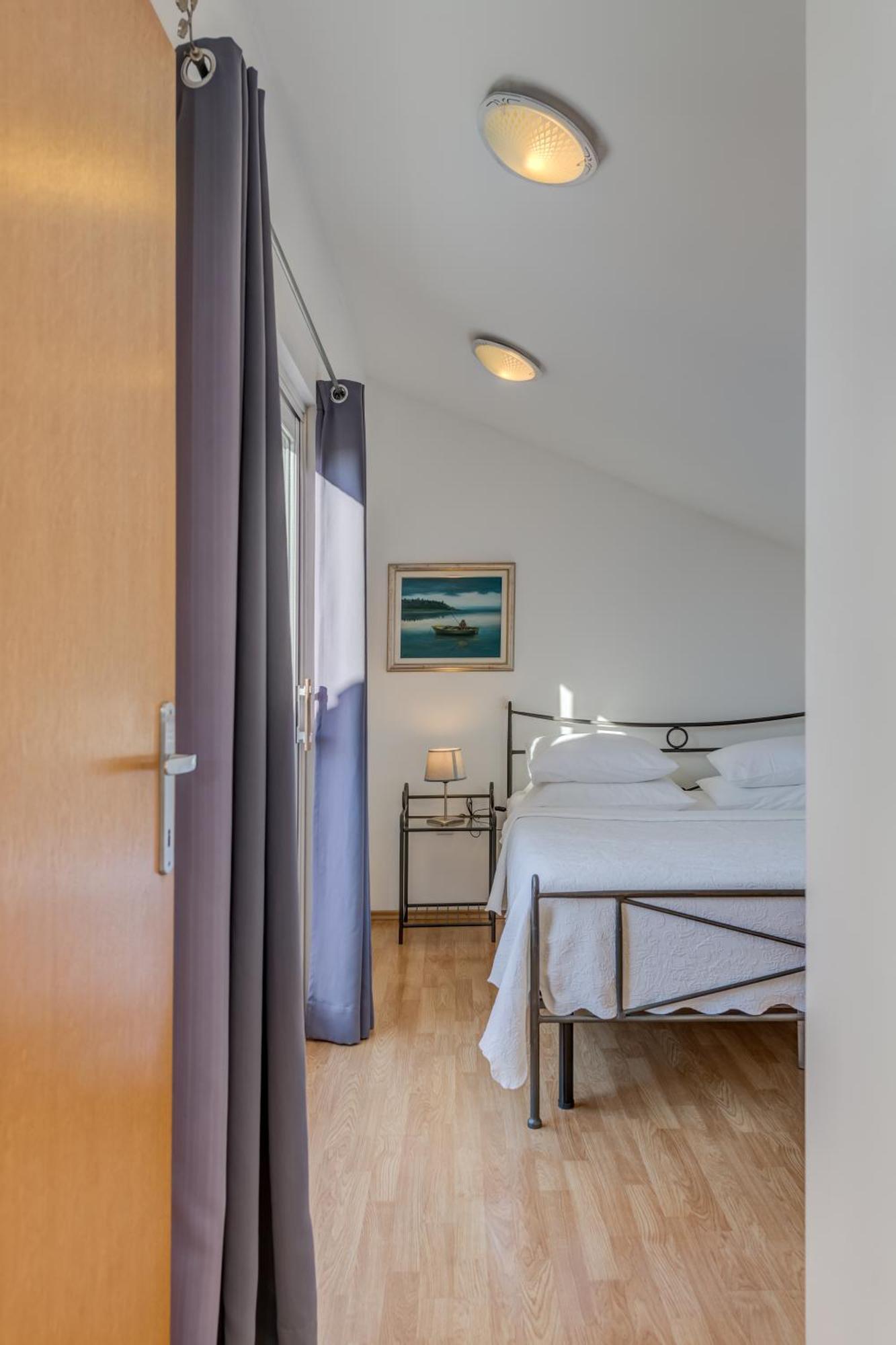 Pink Inn Podstrana Ngoại thất bức ảnh